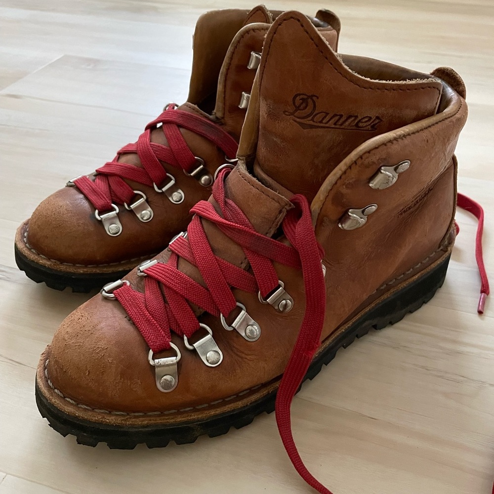 Danner Hiking Boots Womens Mountain Light Cascade size 7.5